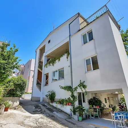 Apartman Mirna&tonko شقة